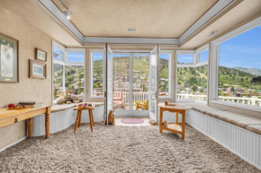 Old Town 3BR Home with Spectacular Views and Hot Tub